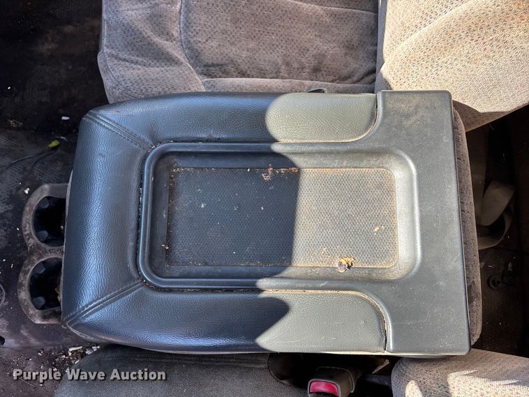 image for item OE9344 2003 Chevrolet Silverado 2500HD utility bed pickup truck