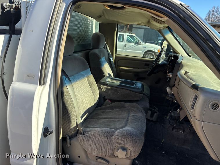 image for item OE9344 2003 Chevrolet Silverado 2500HD utility bed pickup truck