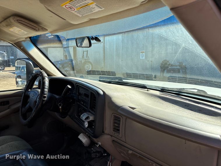 image for item OE9344 2003 Chevrolet Silverado 2500HD utility bed pickup truck