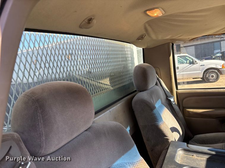 image for item OE9344 2003 Chevrolet Silverado 2500HD utility bed pickup truck