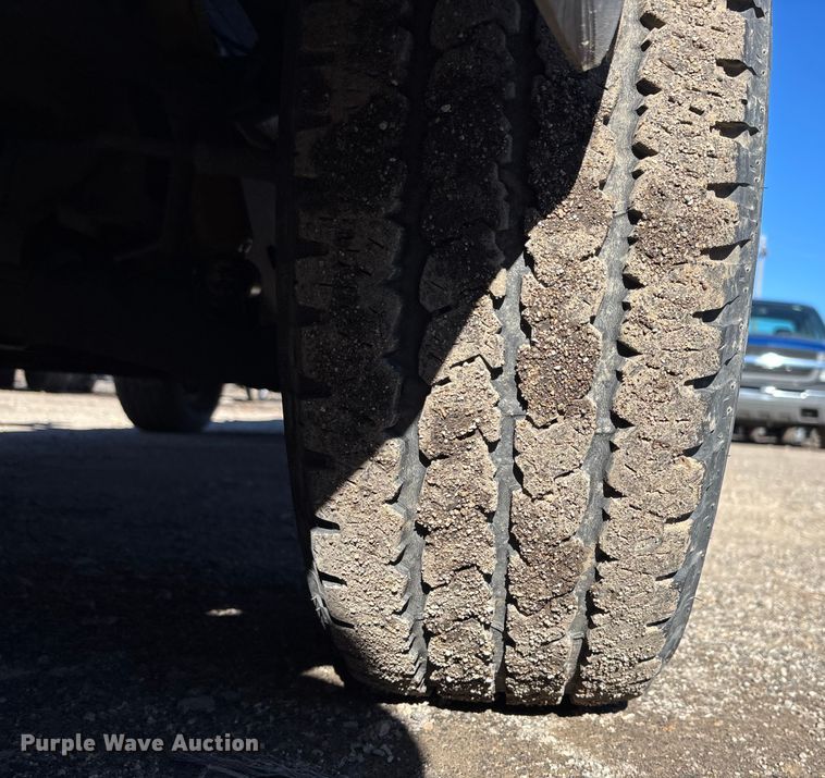 image for item OE9344 2003 Chevrolet Silverado 2500HD utility bed pickup truck