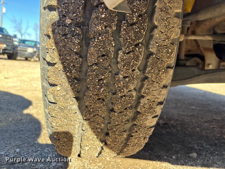 image for item OE9344 2003 Chevrolet Silverado 2500HD utility bed pickup truck