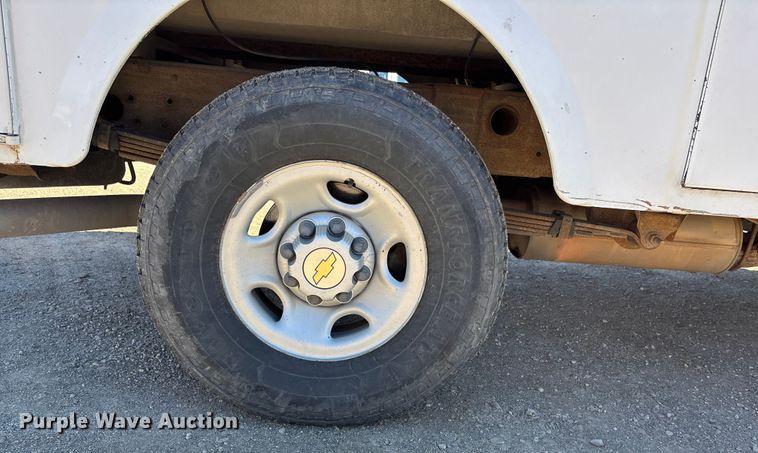 image for item OE9344 2003 Chevrolet Silverado 2500HD utility bed pickup truck