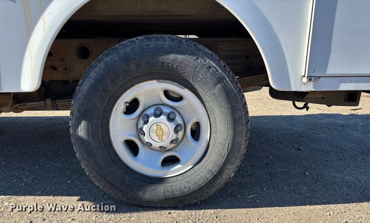 image for item OE9344 2003 Chevrolet Silverado 2500HD utility bed pickup truck