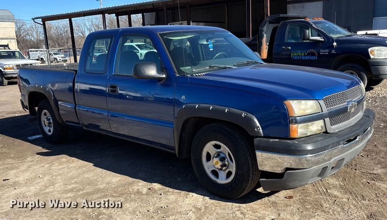 image for item OE9346 2004 Chevrolet Silverado 1500 Ext. Cab pickup truck