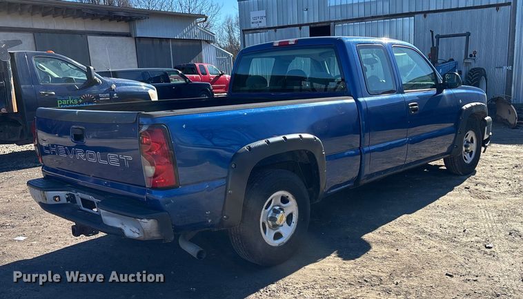 image for item OE9346 2004 Chevrolet Silverado 1500 Ext. Cab pickup truck