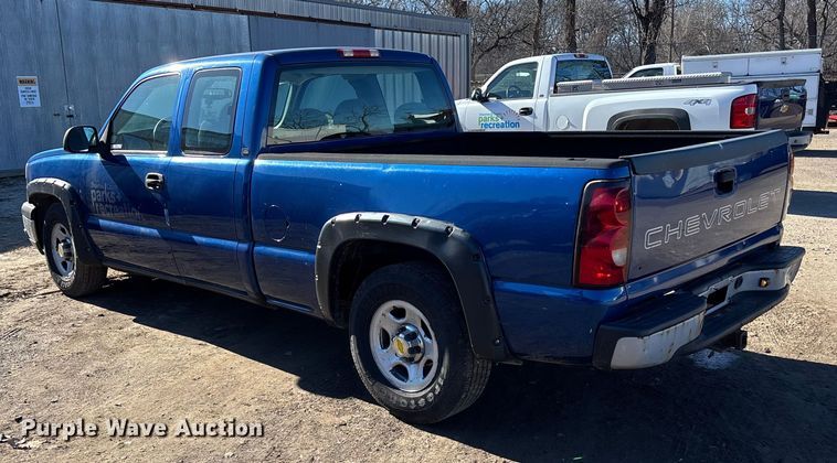 image for item OE9346 2004 Chevrolet Silverado 1500 Ext. Cab pickup truck