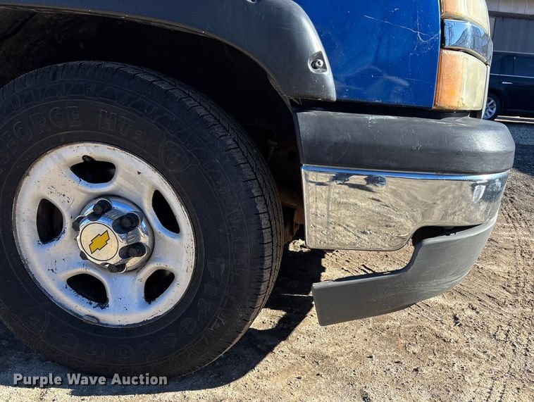 image for item OE9346 2004 Chevrolet Silverado 1500 Ext. Cab pickup truck
