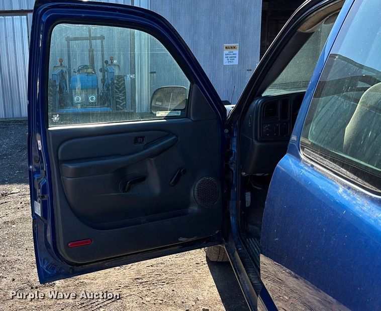 image for item OE9346 2004 Chevrolet Silverado 1500 Ext. Cab pickup truck