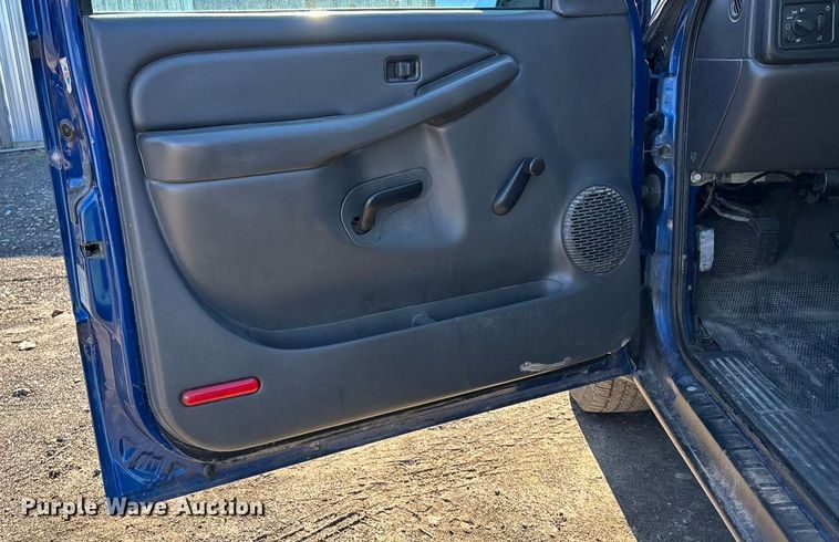 image for item OE9346 2004 Chevrolet Silverado 1500 Ext. Cab pickup truck