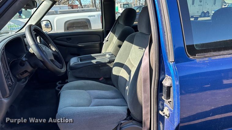 image for item OE9346 2004 Chevrolet Silverado 1500 Ext. Cab pickup truck