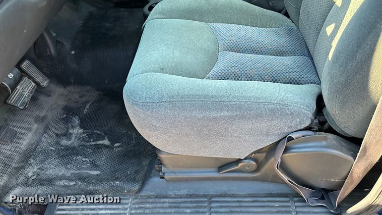 image for item OE9346 2004 Chevrolet Silverado 1500 Ext. Cab pickup truck