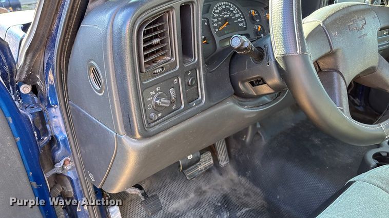 image for item OE9346 2004 Chevrolet Silverado 1500 Ext. Cab pickup truck