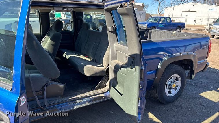 image for item OE9346 2004 Chevrolet Silverado 1500 Ext. Cab pickup truck