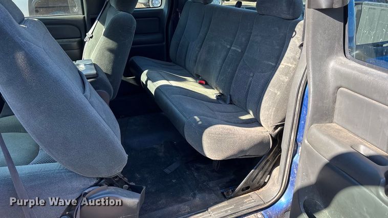 image for item OE9346 2004 Chevrolet Silverado 1500 Ext. Cab pickup truck