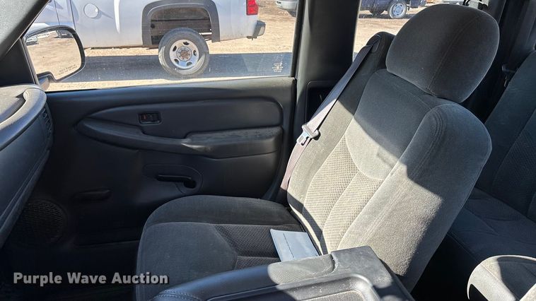 image for item OE9346 2004 Chevrolet Silverado 1500 Ext. Cab pickup truck