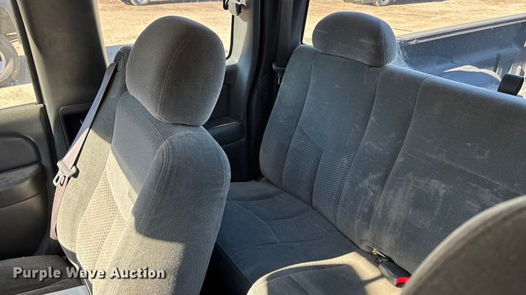 image for item OE9346 2004 Chevrolet Silverado 1500 Ext. Cab pickup truck