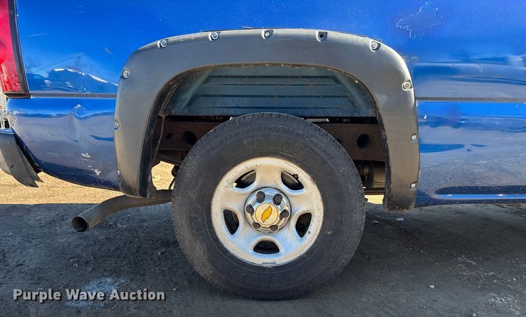 image for item OE9346 2004 Chevrolet Silverado 1500 Ext. Cab pickup truck