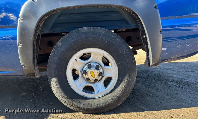 image for item OE9346 2004 Chevrolet Silverado 1500 Ext. Cab pickup truck