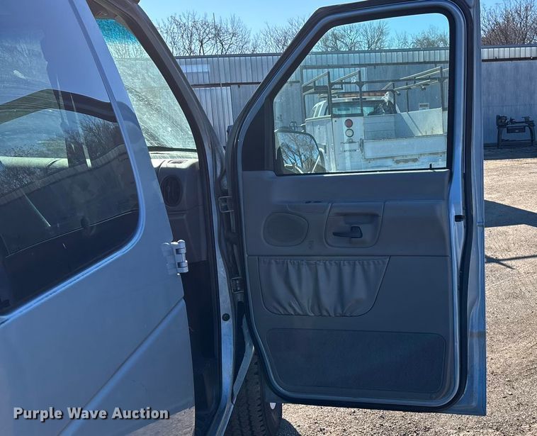 image for item OE9348 1999 Ford E350 van