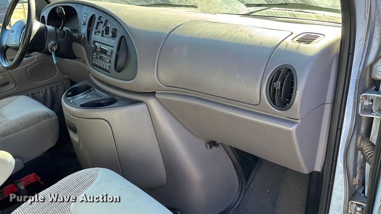 image for item OE9348 1999 Ford E350 van