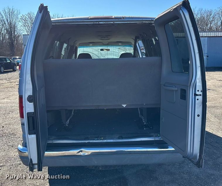 image for item OE9348 1999 Ford E350 van