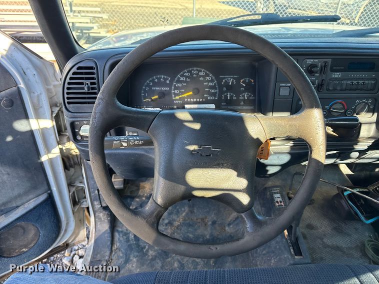 image for item OE9349 2000 Chevrolet K2500 dump bed pickup truck