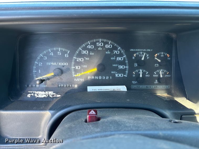 image for item OE9349 2000 Chevrolet K2500 dump bed pickup truck