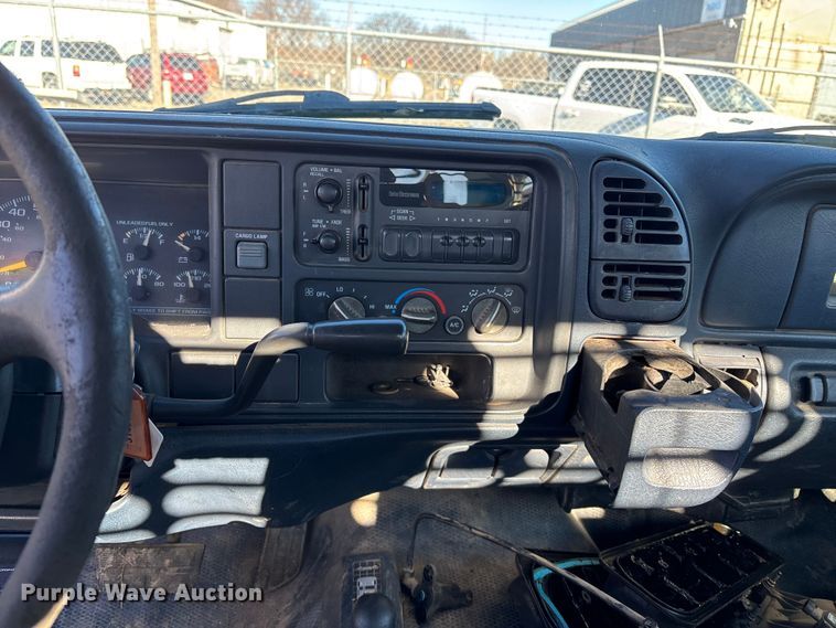 image for item OE9349 2000 Chevrolet K2500 dump bed pickup truck