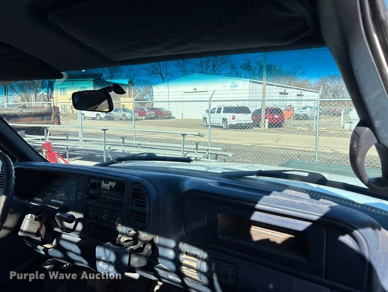 image for item OE9349 2000 Chevrolet K2500 dump bed pickup truck