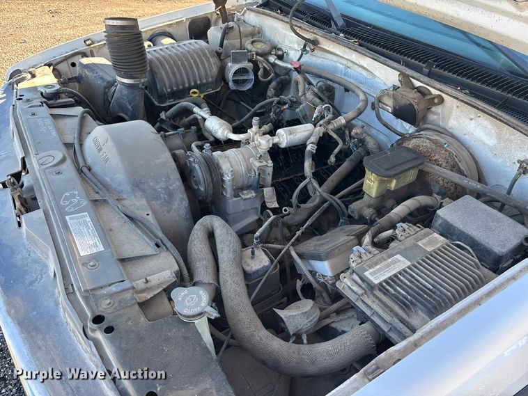 image for item OE9349 2000 Chevrolet K2500 dump bed pickup truck