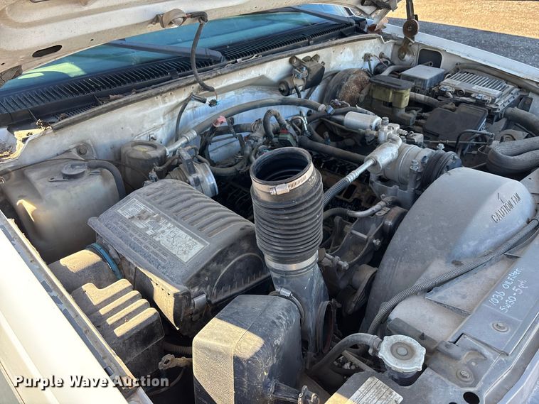 image for item OE9349 2000 Chevrolet K2500 dump bed pickup truck