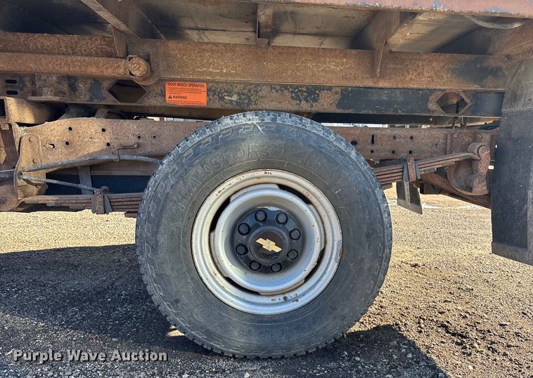 image for item OE9349 2000 Chevrolet K2500 dump bed pickup truck