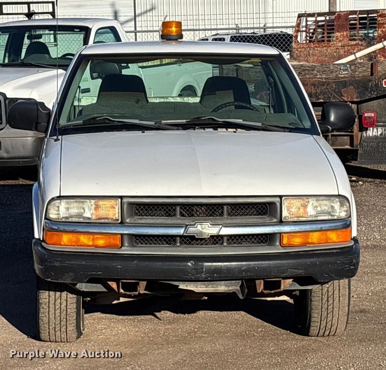 image for item OE9350 1998 Chevrolet S10 pickup truck