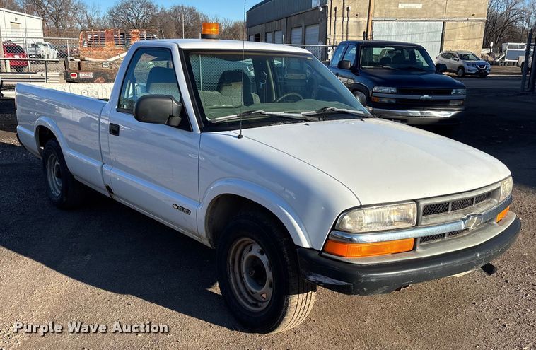 image for item OE9350 1998 Chevrolet S10 pickup truck