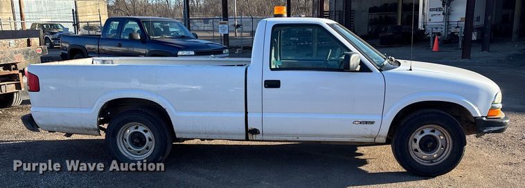 image for item OE9350 1998 Chevrolet S10 pickup truck