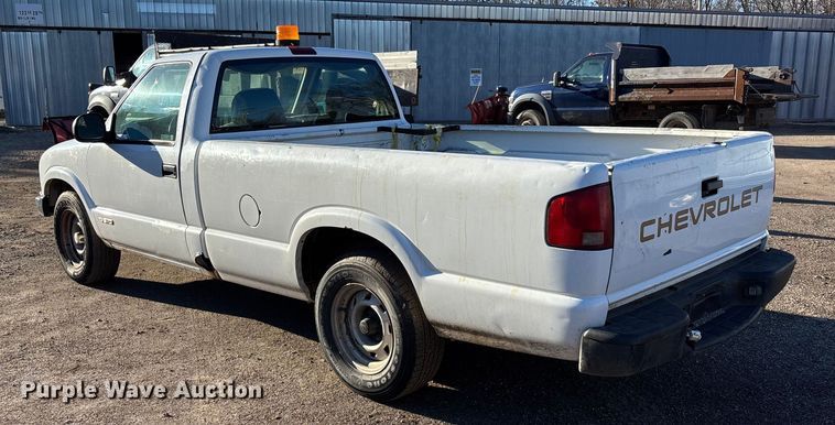 image for item OE9350 1998 Chevrolet S10 pickup truck