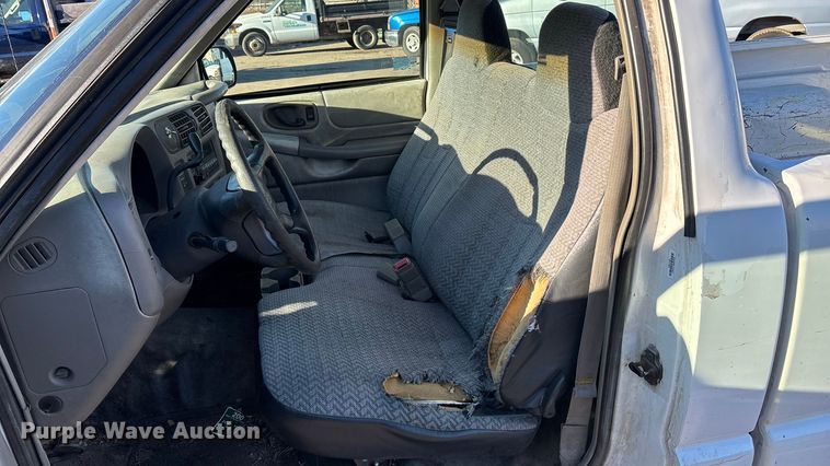 image for item OE9350 1998 Chevrolet S10 pickup truck
