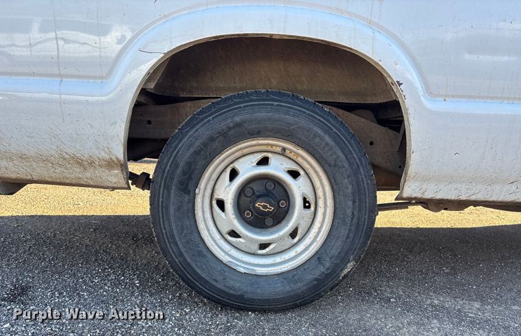 image for item OE9350 1998 Chevrolet S10 pickup truck