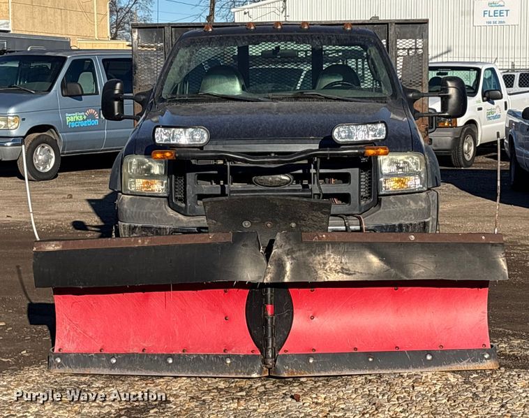 image for item OE9352 2006 Ford F450 dump truck