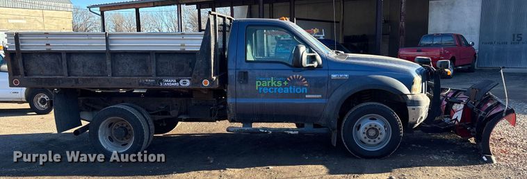 image for item OE9352 2006 Ford F450 dump truck