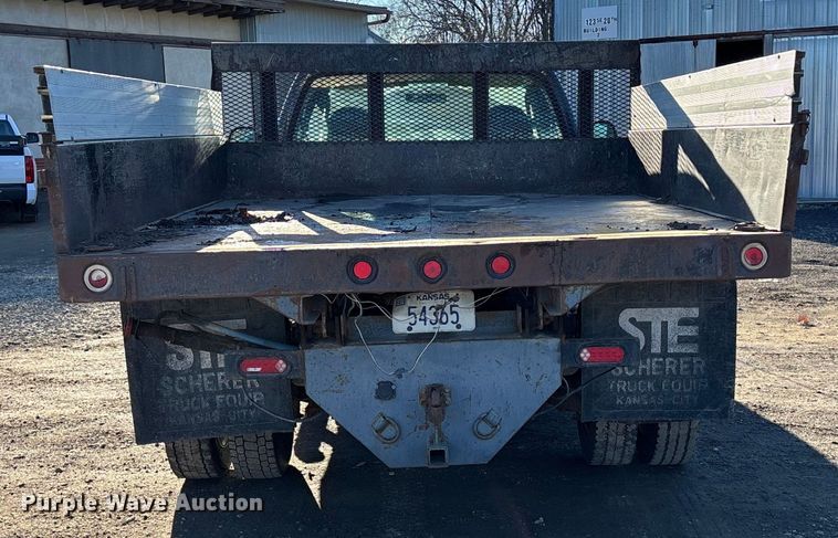 image for item OE9352 2006 Ford F450 dump truck