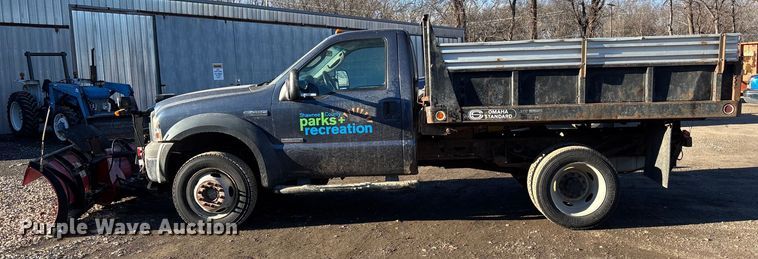 image for item OE9352 2006 Ford F450 dump truck