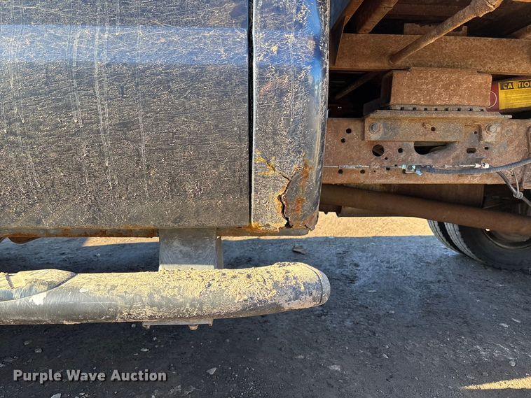 image for item OE9352 2006 Ford F450 dump truck