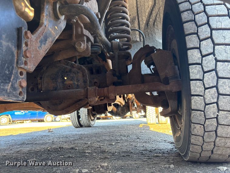 image for item OE9352 2006 Ford F450 dump truck