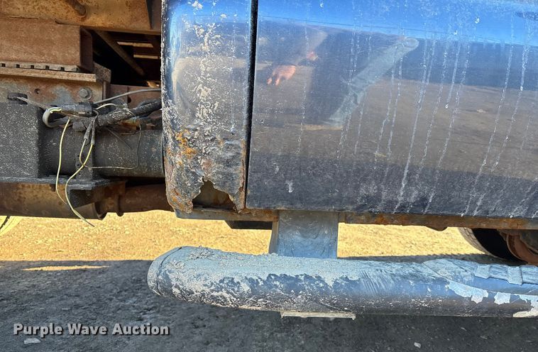 image for item OE9352 2006 Ford F450 dump truck