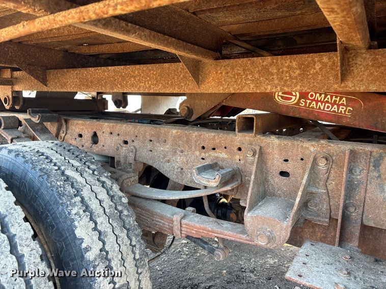 image for item OE9352 2006 Ford F450 dump truck