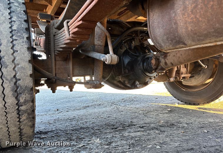 image for item OE9352 2006 Ford F450 dump truck