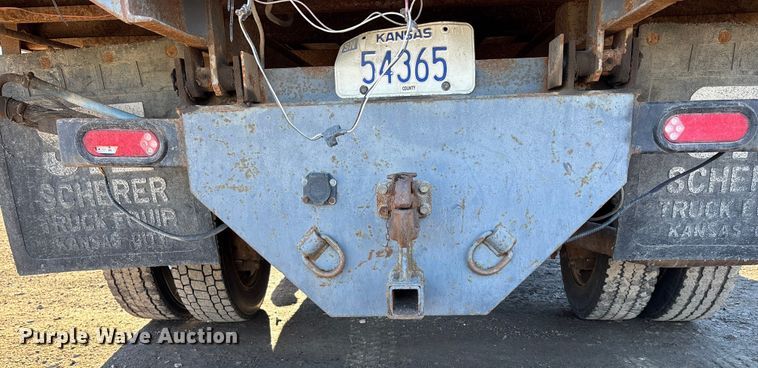 image for item OE9352 2006 Ford F450 dump truck