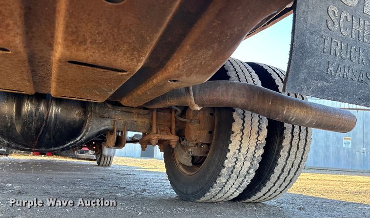 image for item OE9352 2006 Ford F450 dump truck